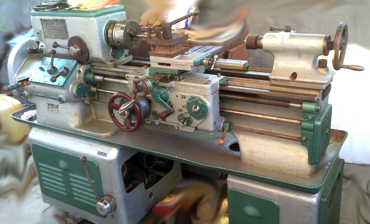 1Е61 Фото універсального токарно-гвинторізного верстата Фото універсального токарно-гвинторізного верстата моделі 1Е61М